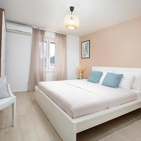Unique Apartment *