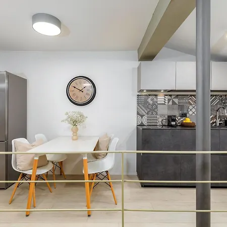 Unique Apartment *